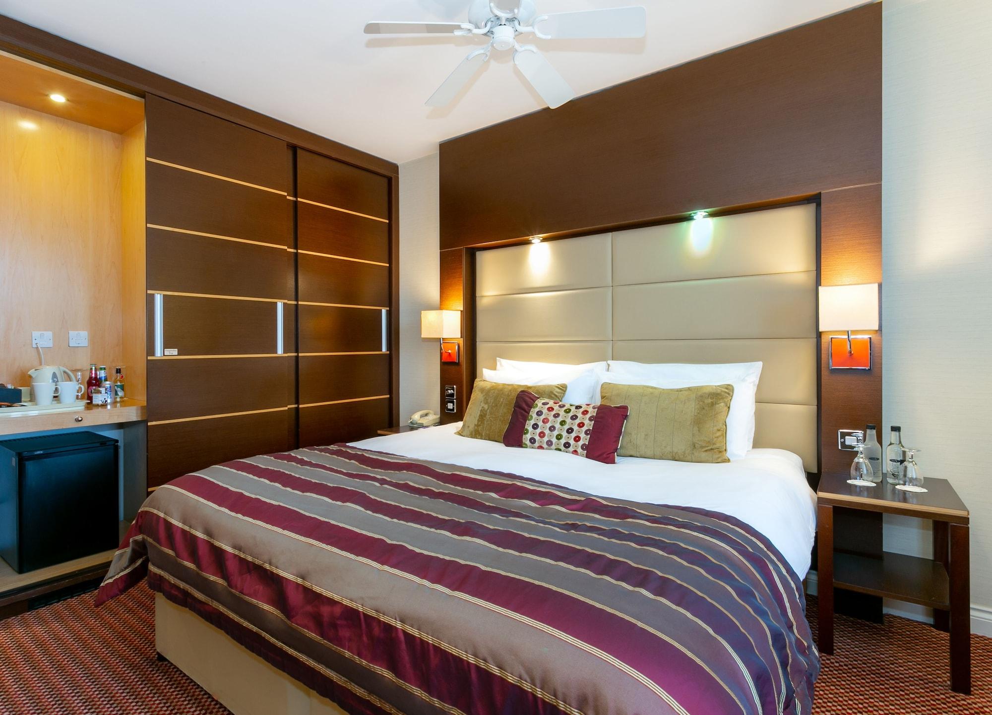 The Park Royal Hotel & Spa Warrington Room photo