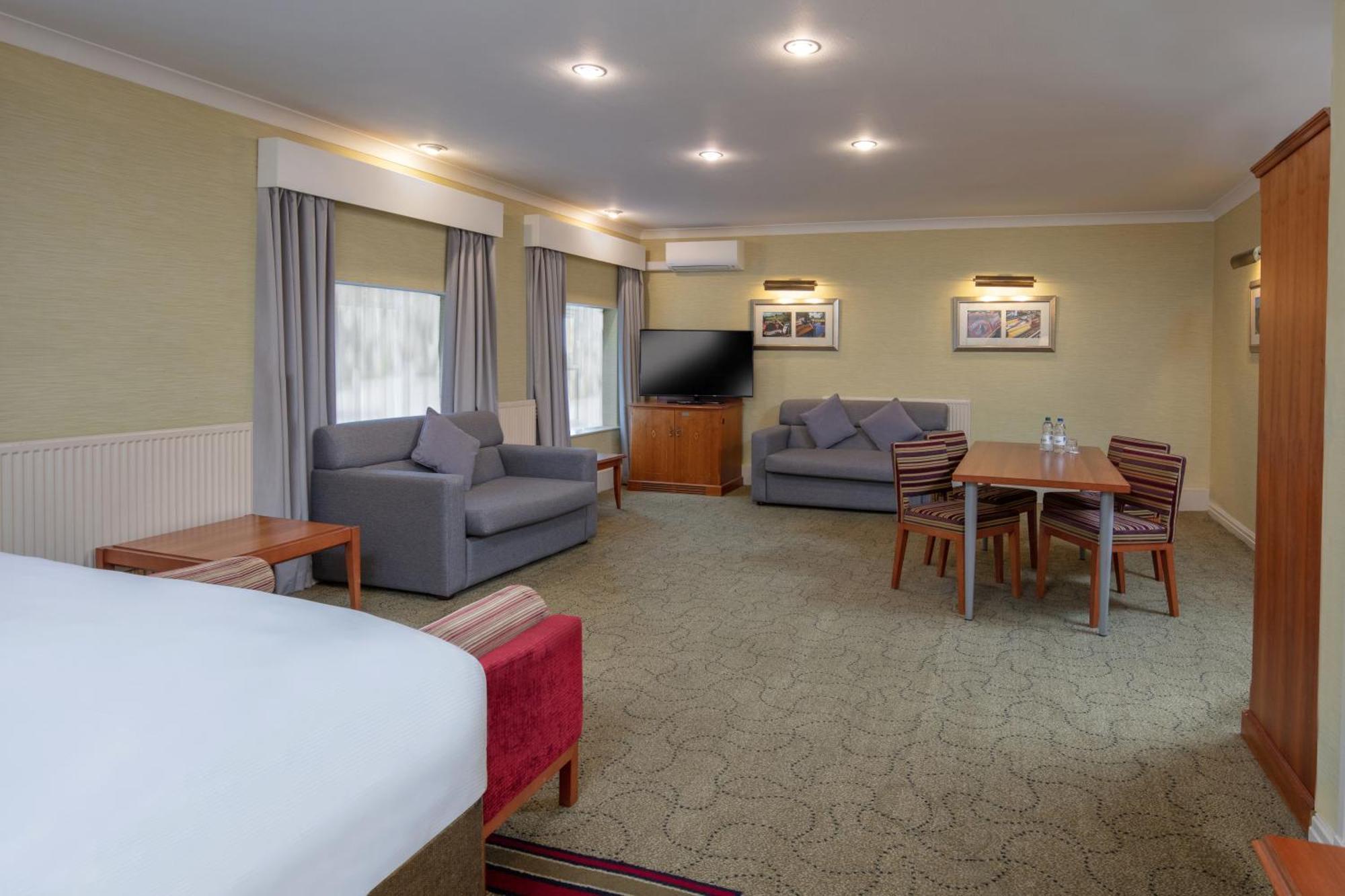 The Park Royal Hotel & Spa Warrington Room photo