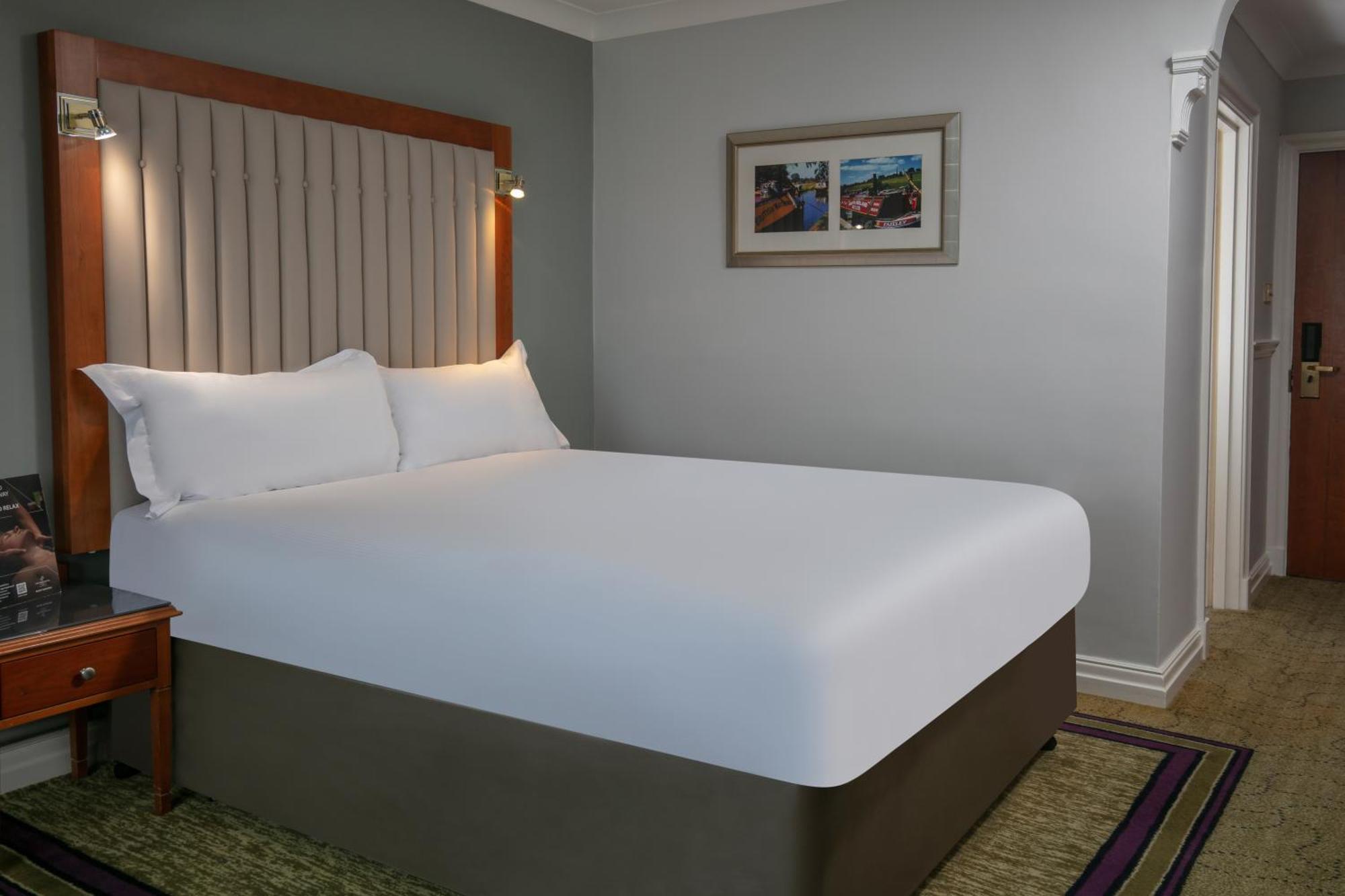 The Park Royal Hotel & Spa Warrington Room photo