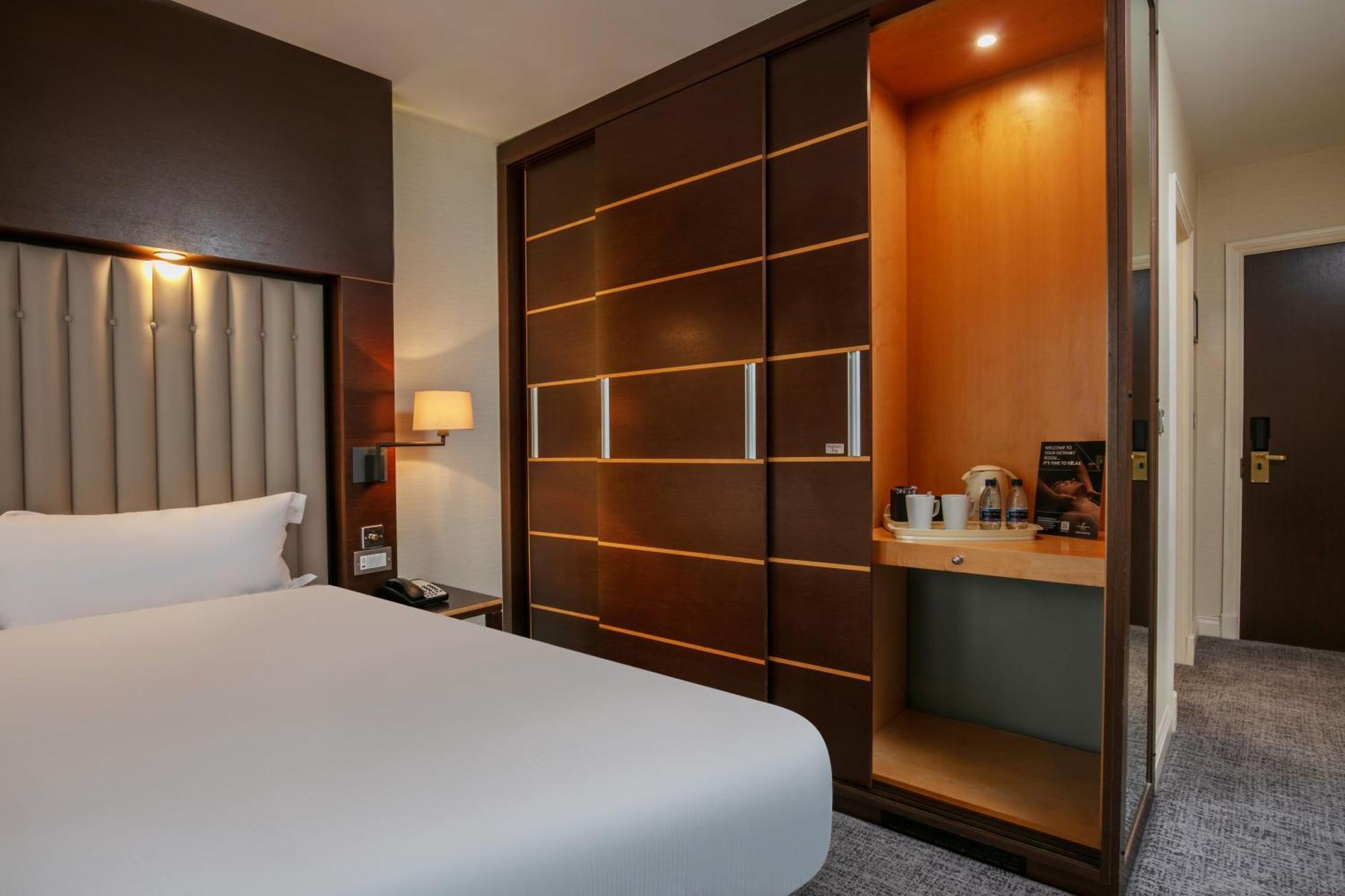 The Park Royal Hotel & Spa Warrington Room photo
